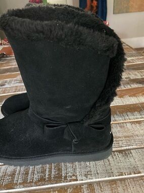 Koolaburra Black Suede Fur-Trim Winter Boots with Back Bow